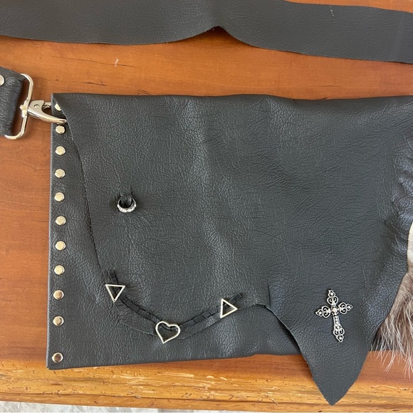 Rocker genuine leather fur purse crossbody bag custom artist design rivets studs - Picture 2 of 8